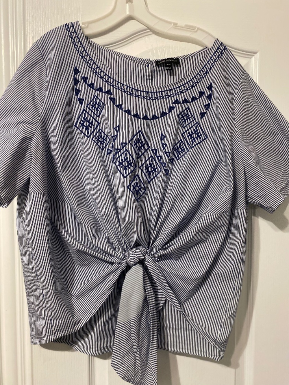 LANE BRYANT NAVY STRIPED EMBROIDERED TOP SZ 18-20  LIKE NEW